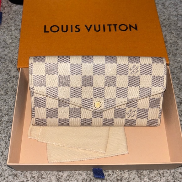 Louis Vuitton Handbags - Louis Vuitton sarah wallet